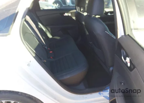 2023 Kia Forte Gt-Line z USA, uszkodzony, nr VIN 3KPF54AD3PE670194